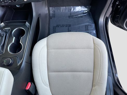 Used 2023 Chevrolet Traverse LS image 17