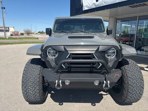 Used 2021 Jeep Gladiator Mojave image 2