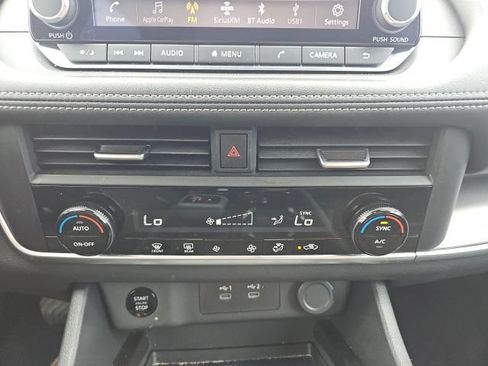 Used 2025 Nissan Rogue SV FWD image 38