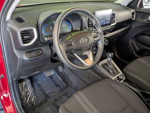 Used 2025 Hyundai Venue SEL FWD image 14