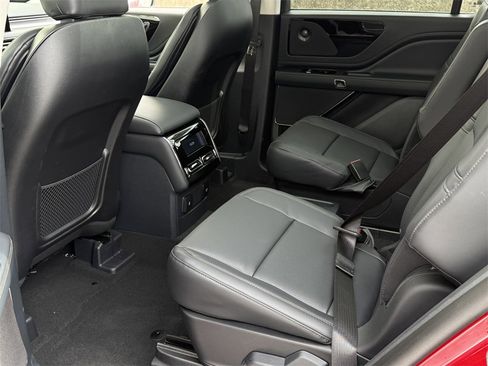 New 2026 Lincoln Aviator AWD image 18