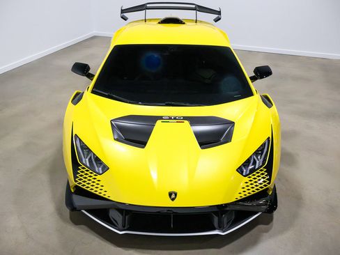 Used 2022 Lamborghini Huracan STO image 18