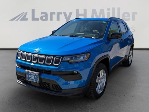 Used 2022 Jeep Compass Latitude w/ Sun and Sound Group AWD/4WD image 1