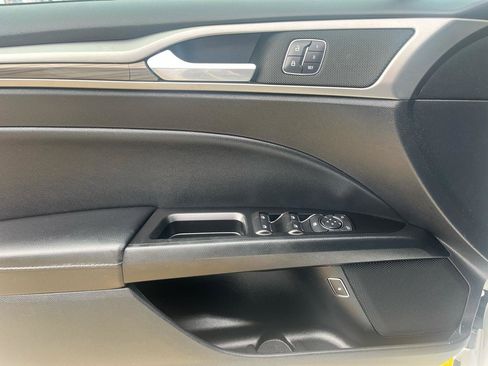 Used 2018 Ford Fusion SE w/ Equipment Group 602A image 12