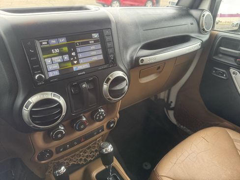 Used 2017 Jeep Wrangler Sahara w/ Connectivity Group image 18