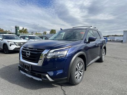 New 2025 Nissan Pathfinder SL