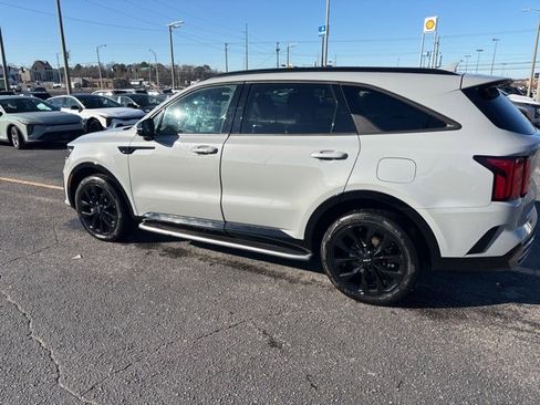 Used 2022 Kia Sorento SX image 2