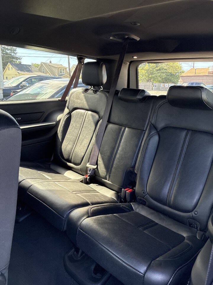 Used 2023 Jeep Wagoneer L Series II AWD/4WD image 18