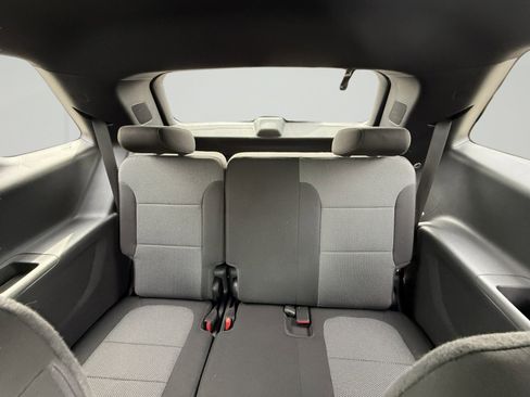 Used 2023 Chevrolet Traverse LT image 11