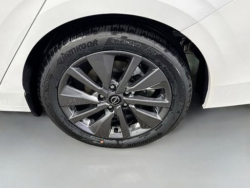 New 2026 Nissan Sentra SL w/ Floor Mat Package FWD image 31