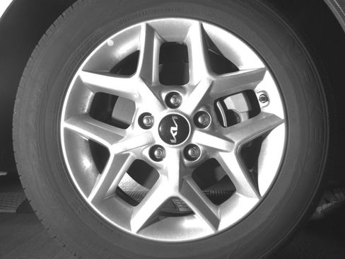 Used 2025 Kia Soul LX w/ LX Technology Package FWD image 10