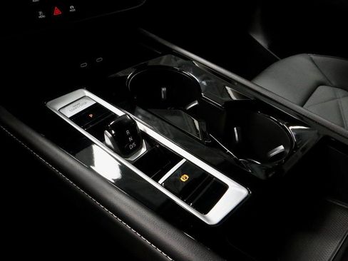 Used 2025 Volkswagen Atlas SE image 31