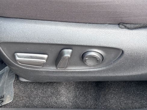Used 2025 Toyota RAV4 XLE AWD/4WD image 19