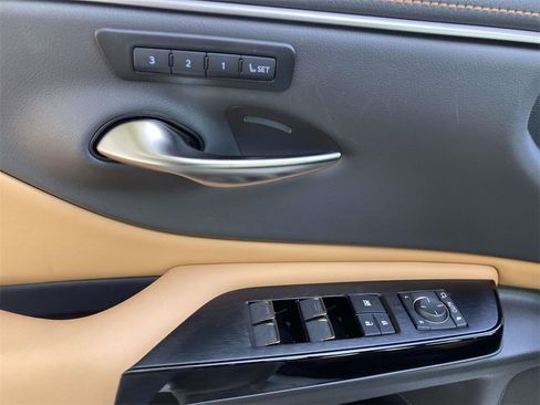 Used 2025 Lexus ES 300h w/ Premium Package image 11