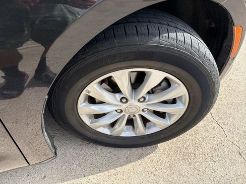 Used 2018 Chrysler Pacifica Touring-L w/ Advanced Safetytec Group image 16