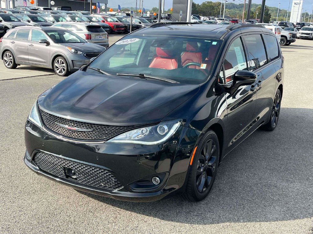 Used 2020 Chrysler Pacifica Limited w/ Quick Order Package 27H Red S FWD image 32