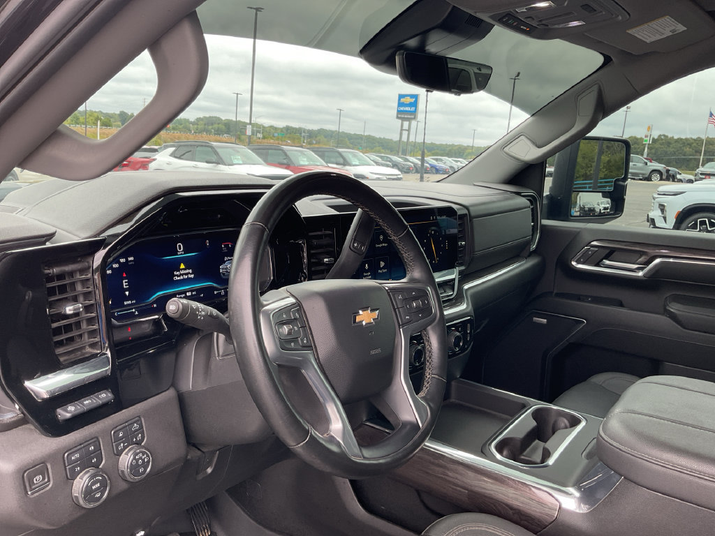 Used 2024 Chevrolet Silverado 2500 LTZ w/ LTZ Convenience Package AWD/4WD image 17