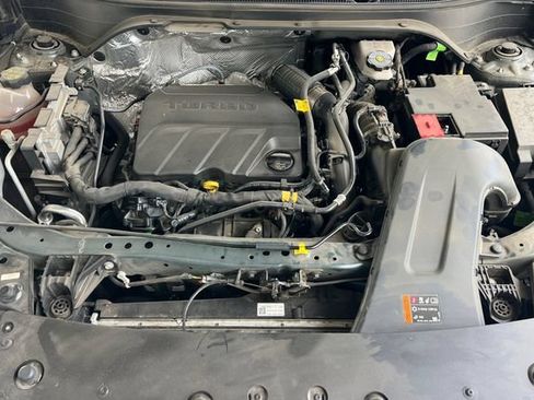 Used 2025 Chevrolet Trax LT FWD image 23