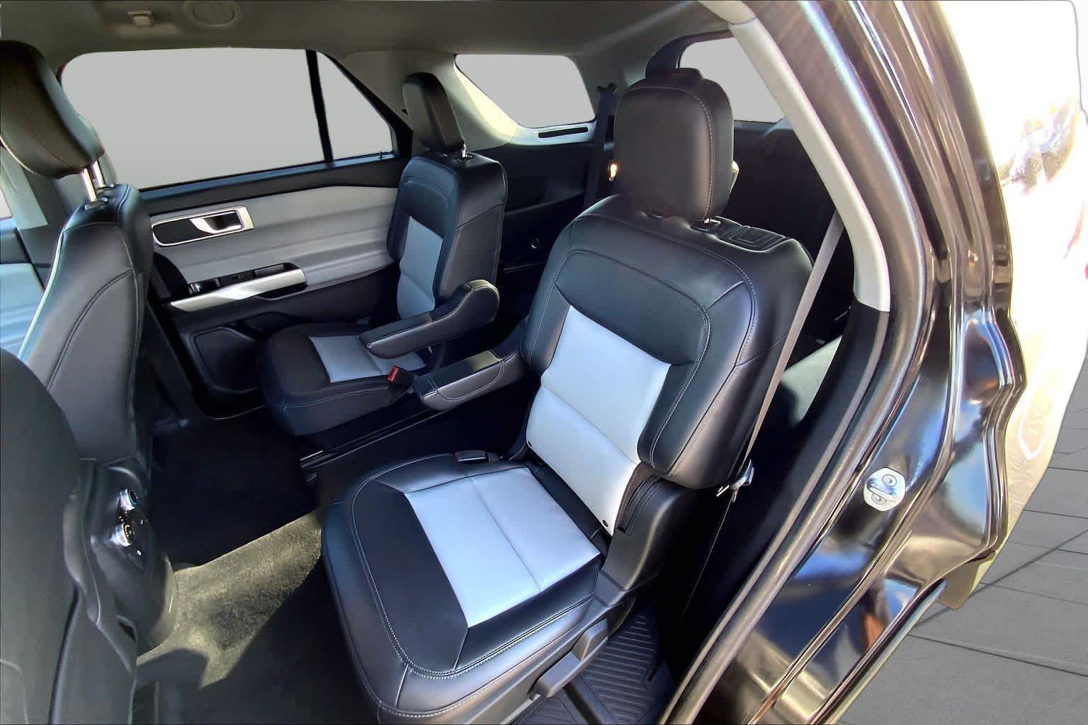 Used 2022 Ford Explorer XLT w/ Equipment Group 202A RWD image 19