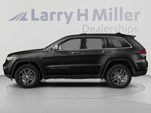 Used 2019 Jeep Grand Cherokee Limited w/ Trailer Tow Group IV AWD/4WD image 3