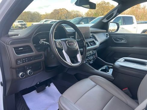 Used 2022 GMC Yukon SLT w/ SLT Premium Package image 13
