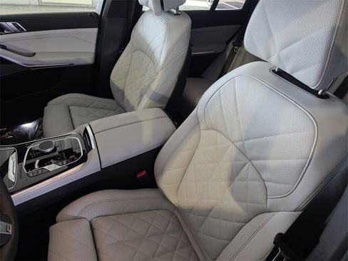New 2026 BMW X5 sDrive40i image 9