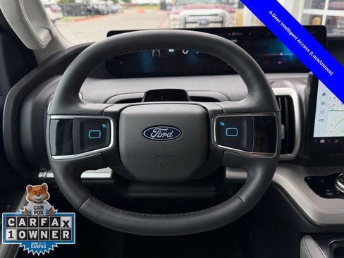 Used 2025 Ford Expedition Active AWD/4WD image 13