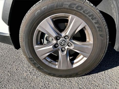 Used 2022 Toyota RAV4 XLE image 9