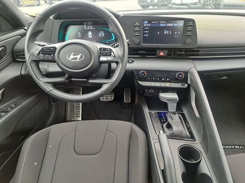 Used 2025 Hyundai Elantra Sport image 21