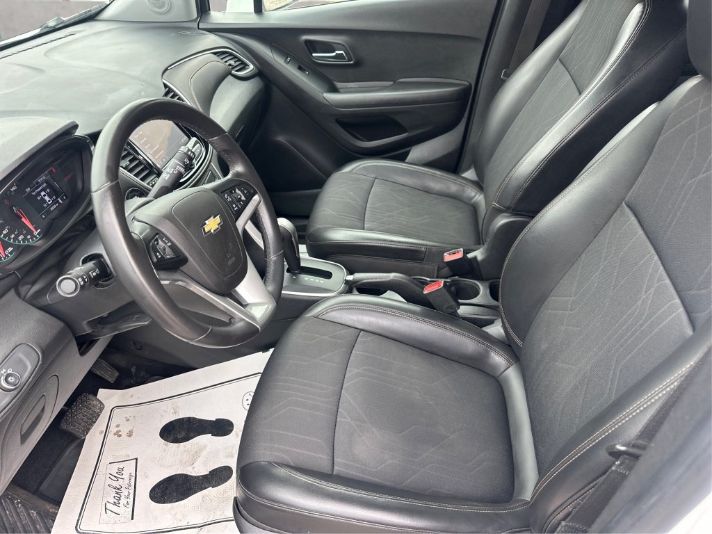 Used 2020 Chevrolet Trax LT w/ LT Convenience Package FWD image 11
