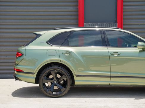 Used 2022 Bentley Bentayga AWD/4WD image 17