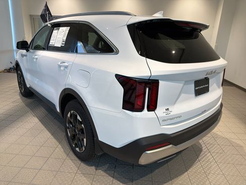 Used 2025 Kia Sorento S w/ Panoramic Sunroof Package FWD image 3