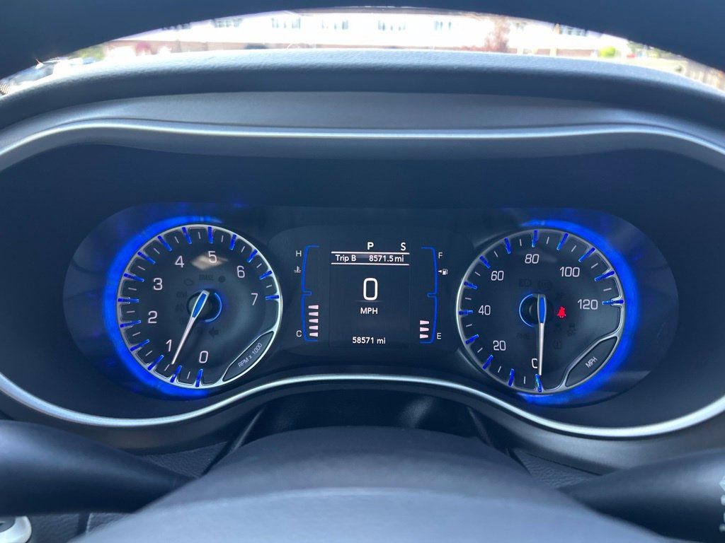 Certified 2020 Chrysler Pacifica Touring FWD image 21