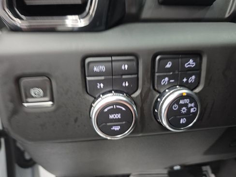 Used 2024 GMC Sierra 2500 AT4X image 42