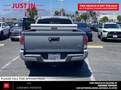 Used 2020 Toyota Tacoma TRD Sport w/ Technology Package RWD image 5