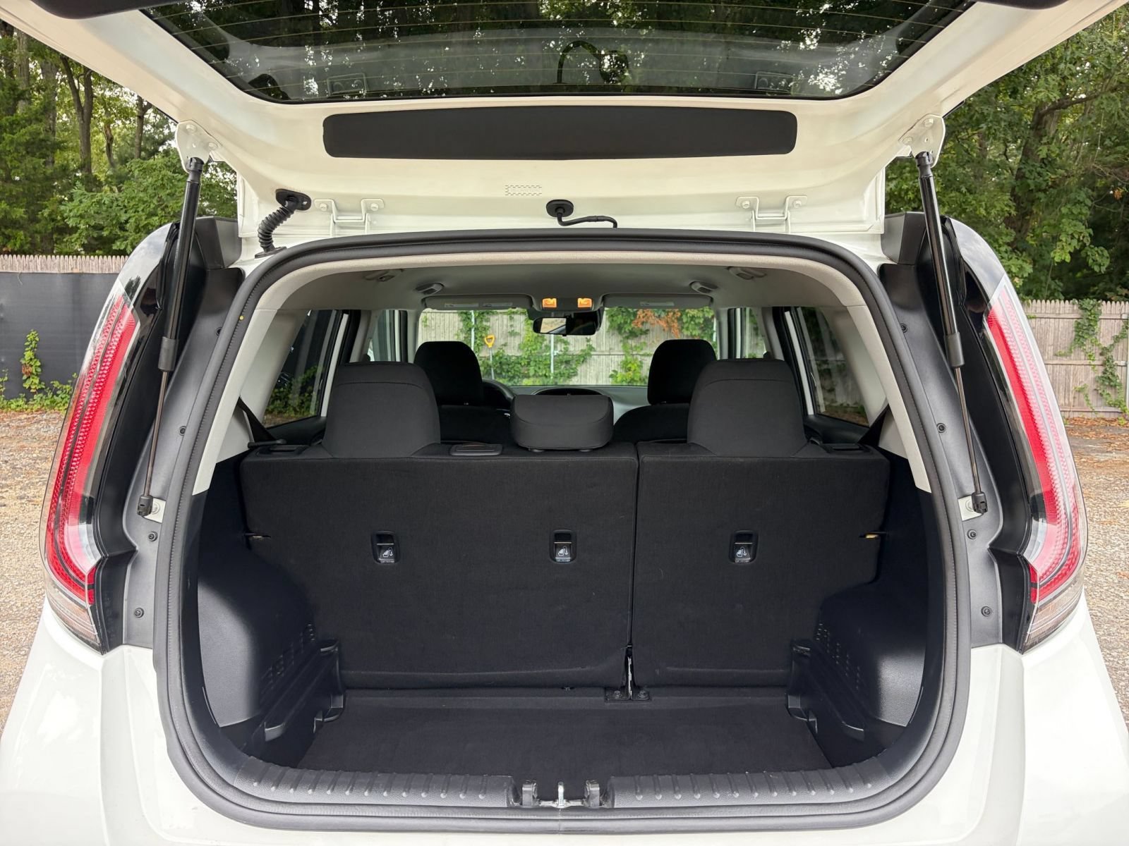 Used 2025 Kia Soul LX w/ LX Technology Package FWD image 28