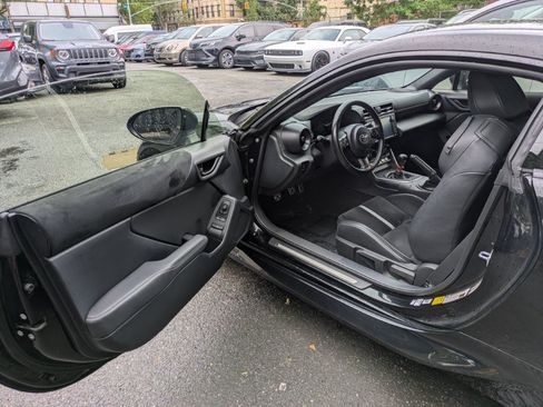 Used 2022 Toyota GR86 Premium w/ ALL Weather Mat Package (TMS) RWD image 7
