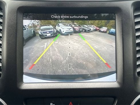 Used 2019 Jeep Cherokee Trailhawk w/ Cold Weather Group image 30