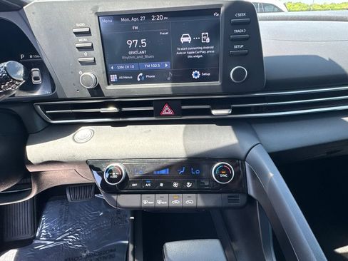 Used 2023 Hyundai Elantra SEL w/ Preferred Accessory Package FWD image 28