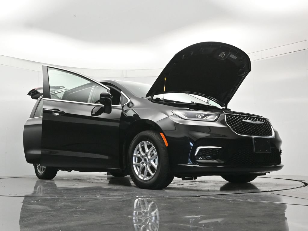 Used 2025 Chrysler Pacifica Select FWD image 49