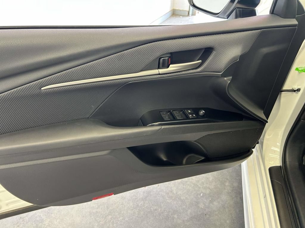 Used 2025 Toyota Camry SE w/ Convenience Package FWD image 17