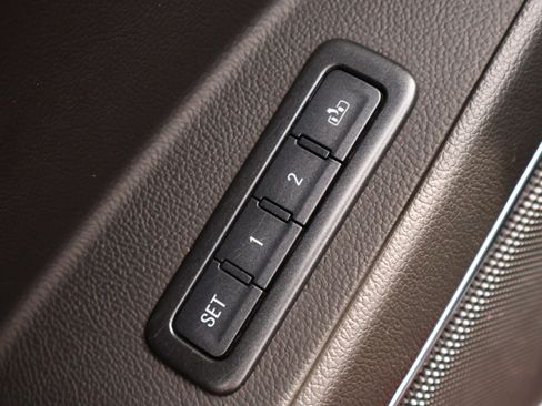 Used 2015 Chevrolet Suburban LT RWD image 8