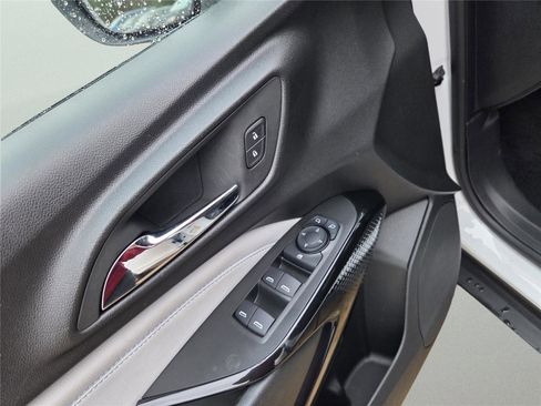 Used 2024 Chevrolet Trax LT image 12