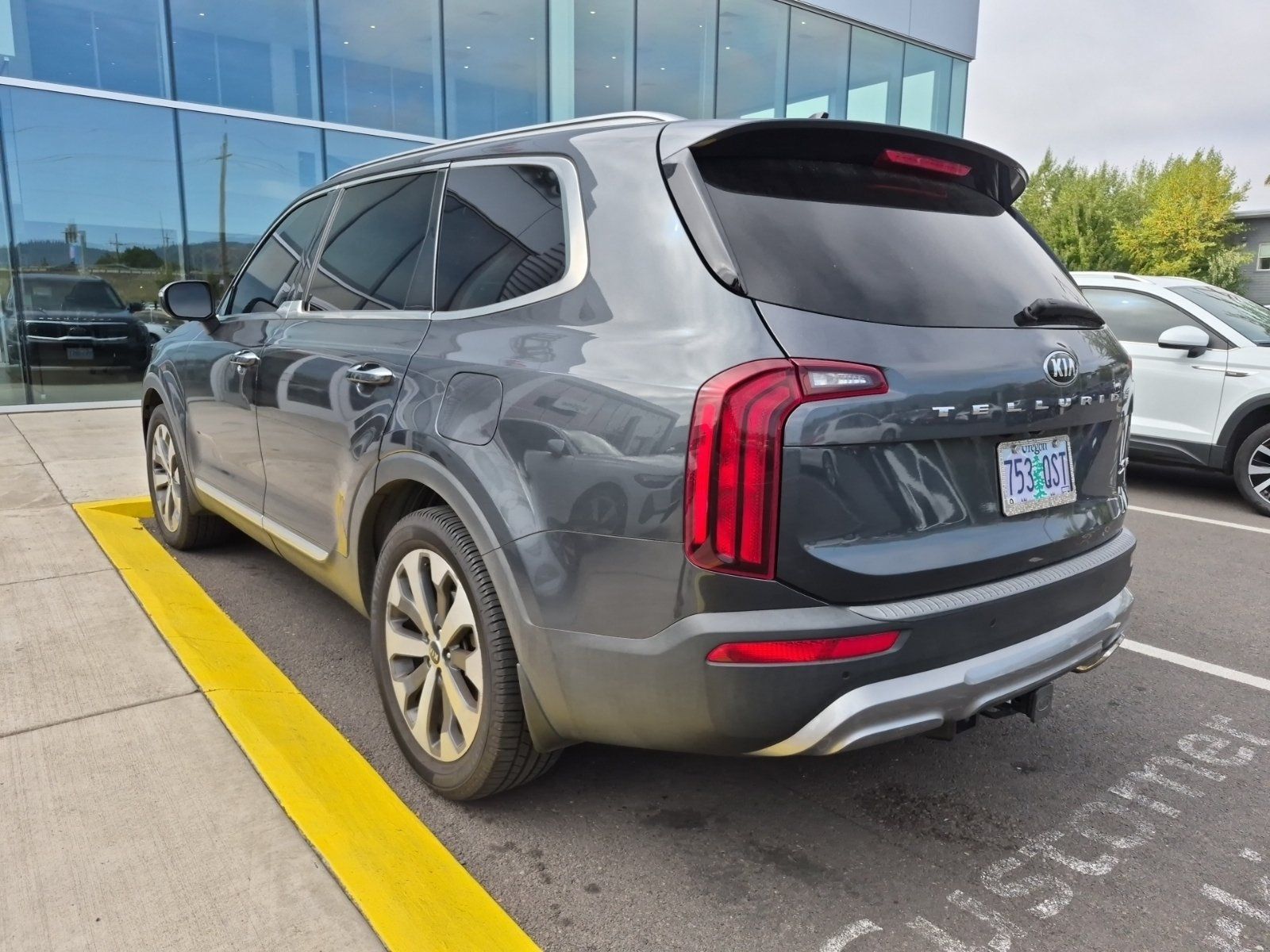 Used 2020 Kia Telluride S FWD image 2