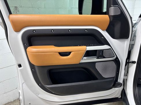 Certified 2023 Land Rover Defender 130 X-Dynamic SE AWD/4WD image 24