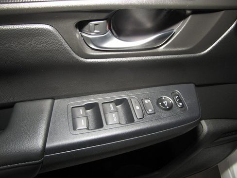 Used 2025 Honda CR-V EX image 11