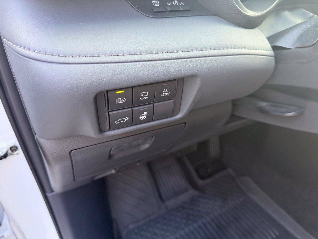 Used 2025 Toyota Highlander Limited AWD/4WD image 19