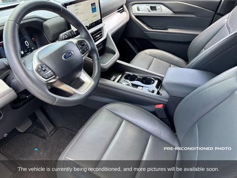 Used 2025 Ford Explorer Active w/ Active Comfort Package RWD image 12