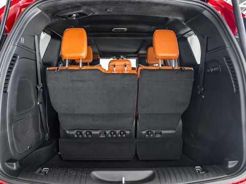 New 2026 Chrysler Pacifica Pinnacle image 8