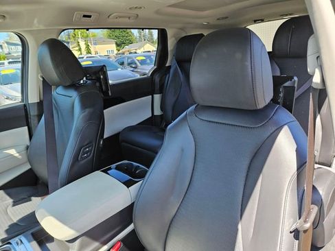Used 2022 Kia Carnival SX Prestige FWD image 16